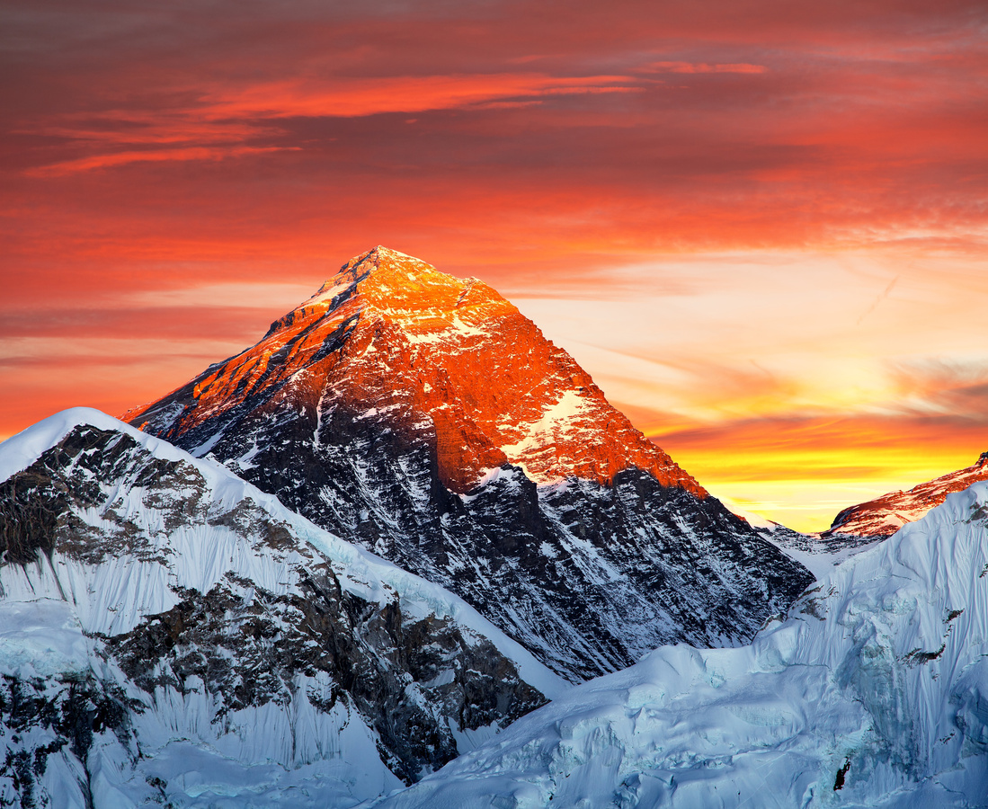 Evening colored view of Mount Everest from Kala Patthar